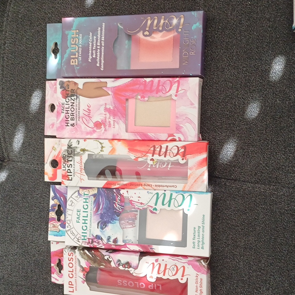 Bundle of 5 Pieces Makeup New with tag